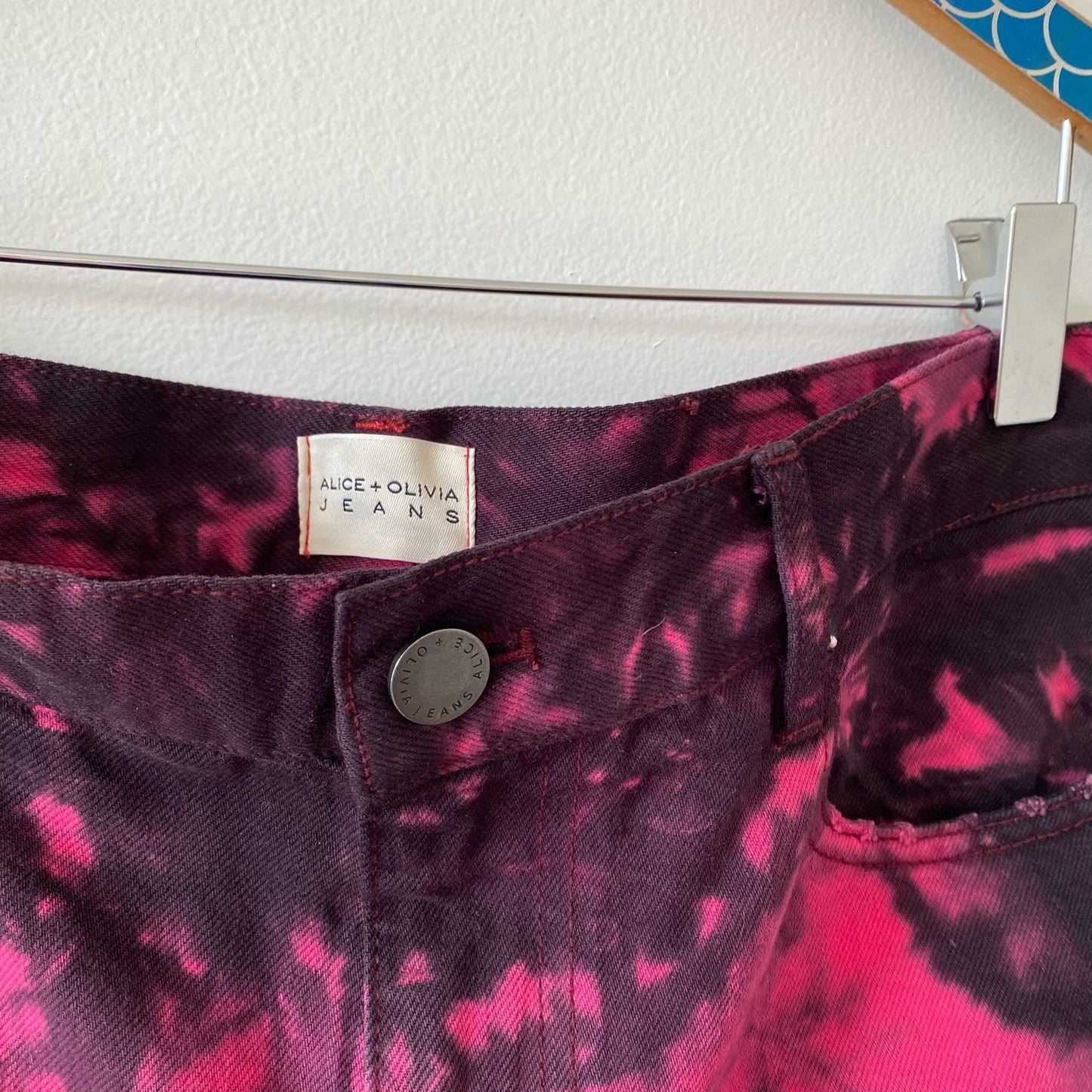 ALICE + OLIVIA Pink Black Tie Dye Genevieve Distressed Baggy Jeans Sixe 39