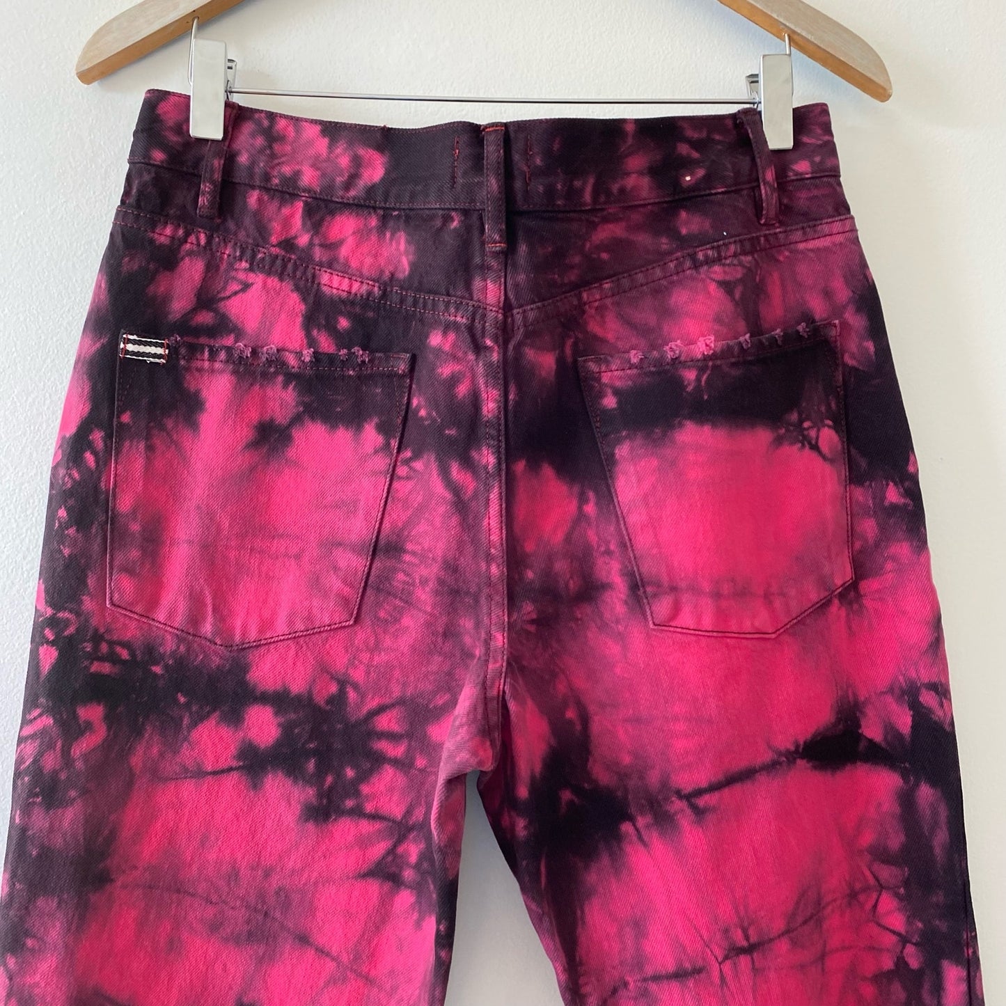 ALICE + OLIVIA Pink Black Tie Dye Genevieve Distressed Baggy Jeans Sixe 39